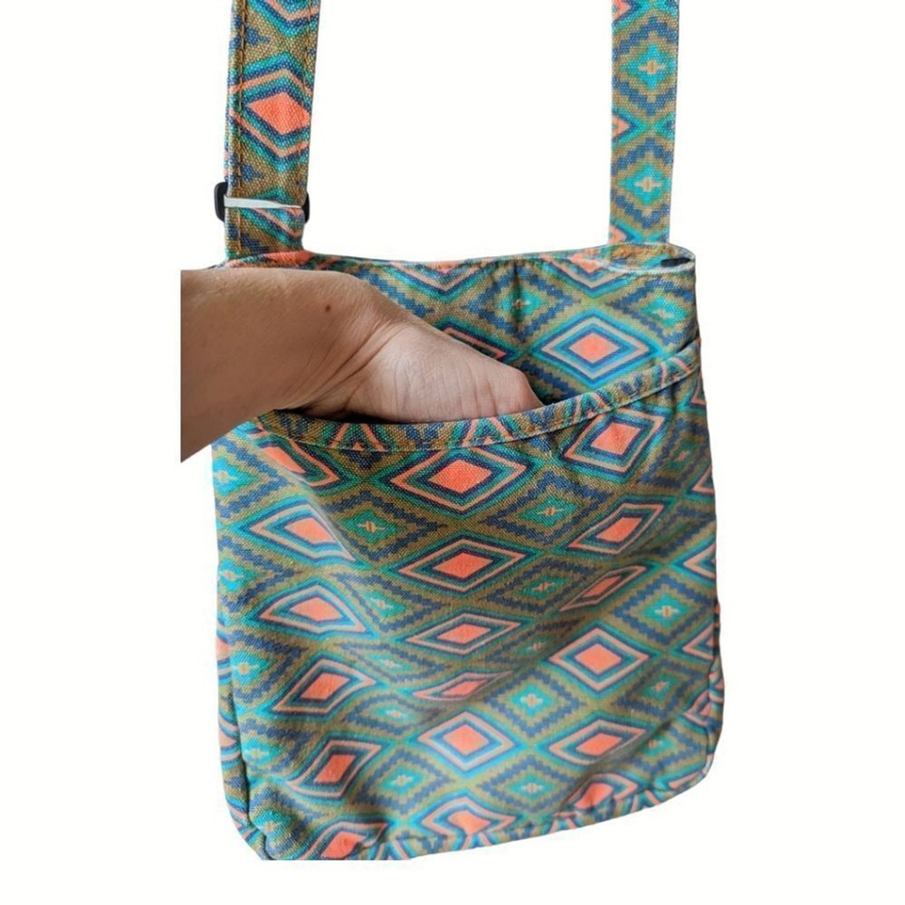 Kavu Keepalong Crossbody Bag in Diamond Print - Picture 3 of 9